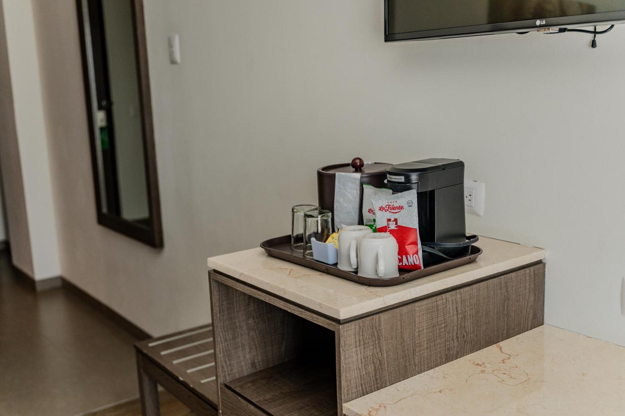 ハンプトン イン バイ ヒルトン セラヤ 部屋 写真